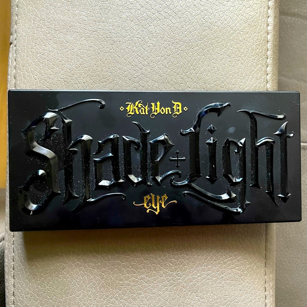 Kat Von D  Shade and Light Eye Contour Palette